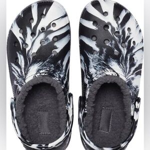 black and white abstract tie dye crocs with fur size 7 in men and 9 in woman